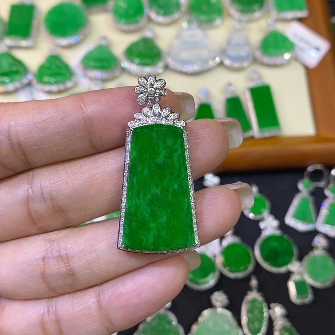 翡翠吊坠(不含链)18K金镶嵌吊坠