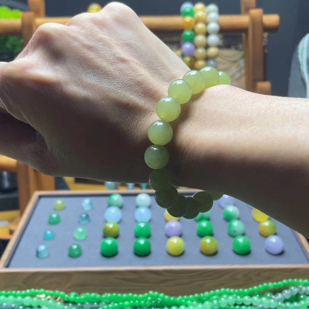 石英质玉未镶嵌颈饰