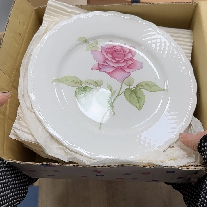 瓷片噗哈哈哈哈哈哈哈哈哈