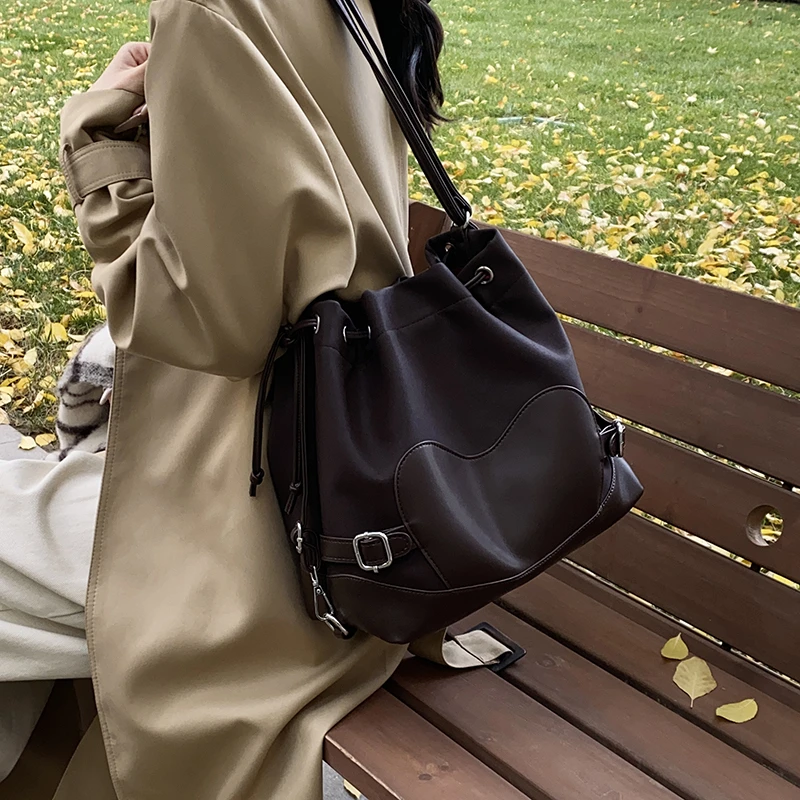 纯色桶包单根饺子包双肩包抽带水桶包腋下包做旧休闲百搭时尚简约