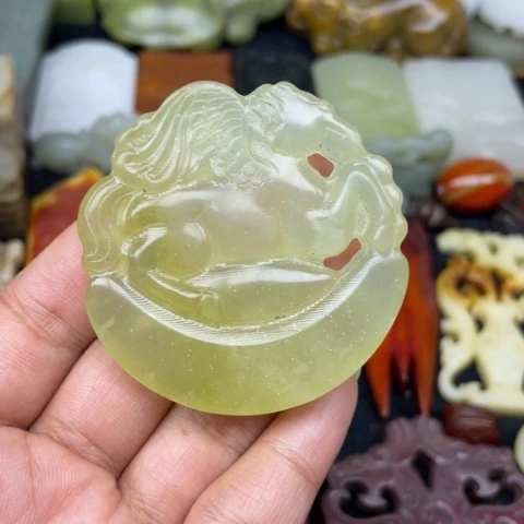 蛇纹石玉未镶嵌颈饰6