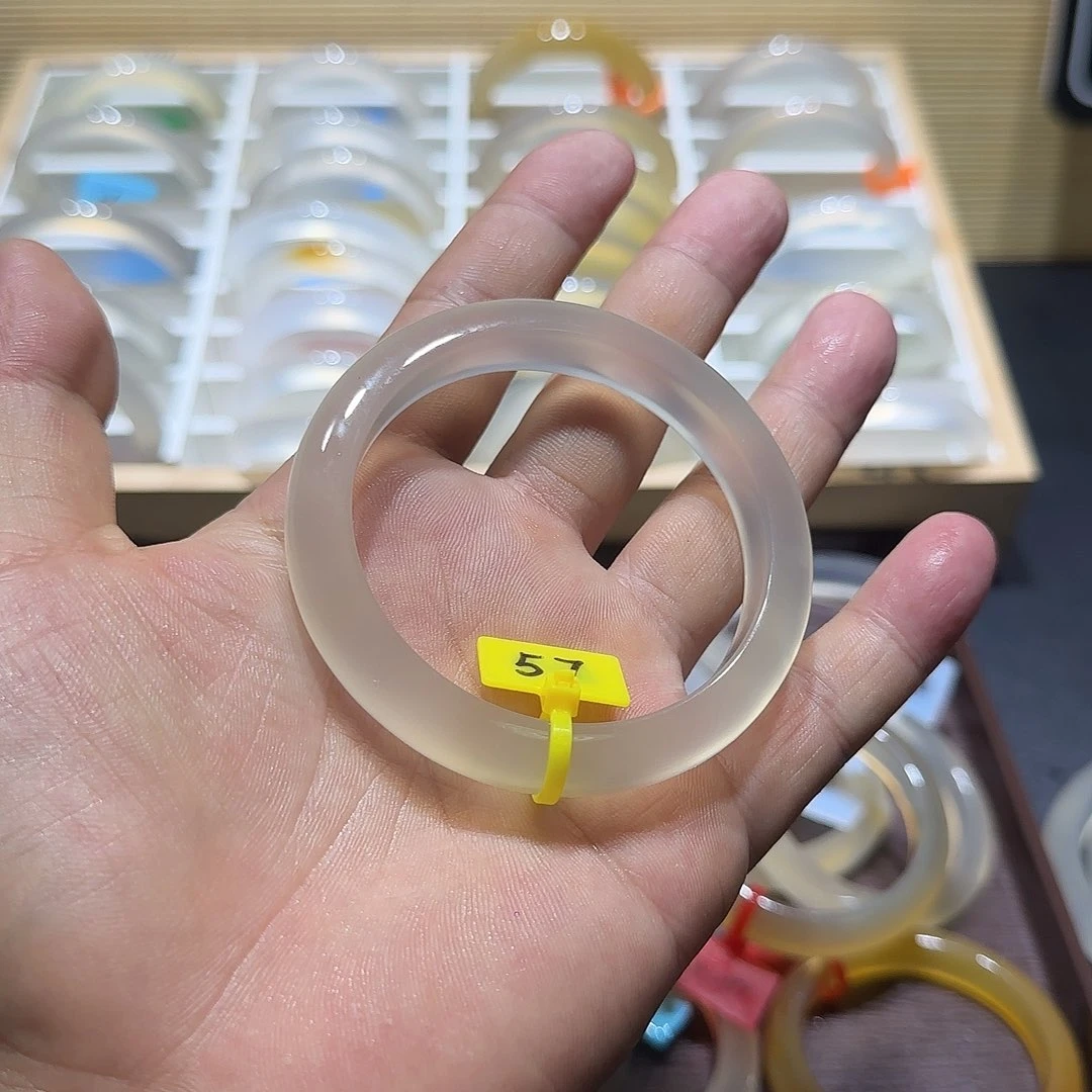 雪****玛瑙/玉髓手镯未镶嵌