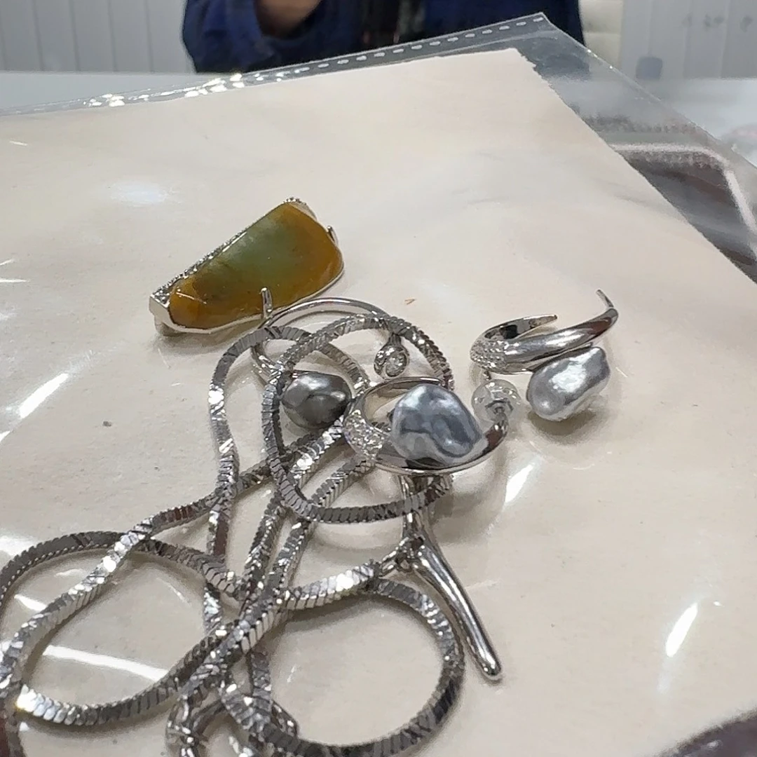 S***I海水珍珠银S925镶嵌耳饰