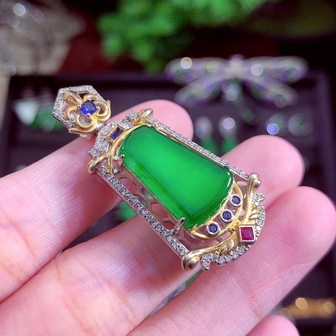 颈饰未镶嵌翡翠天然