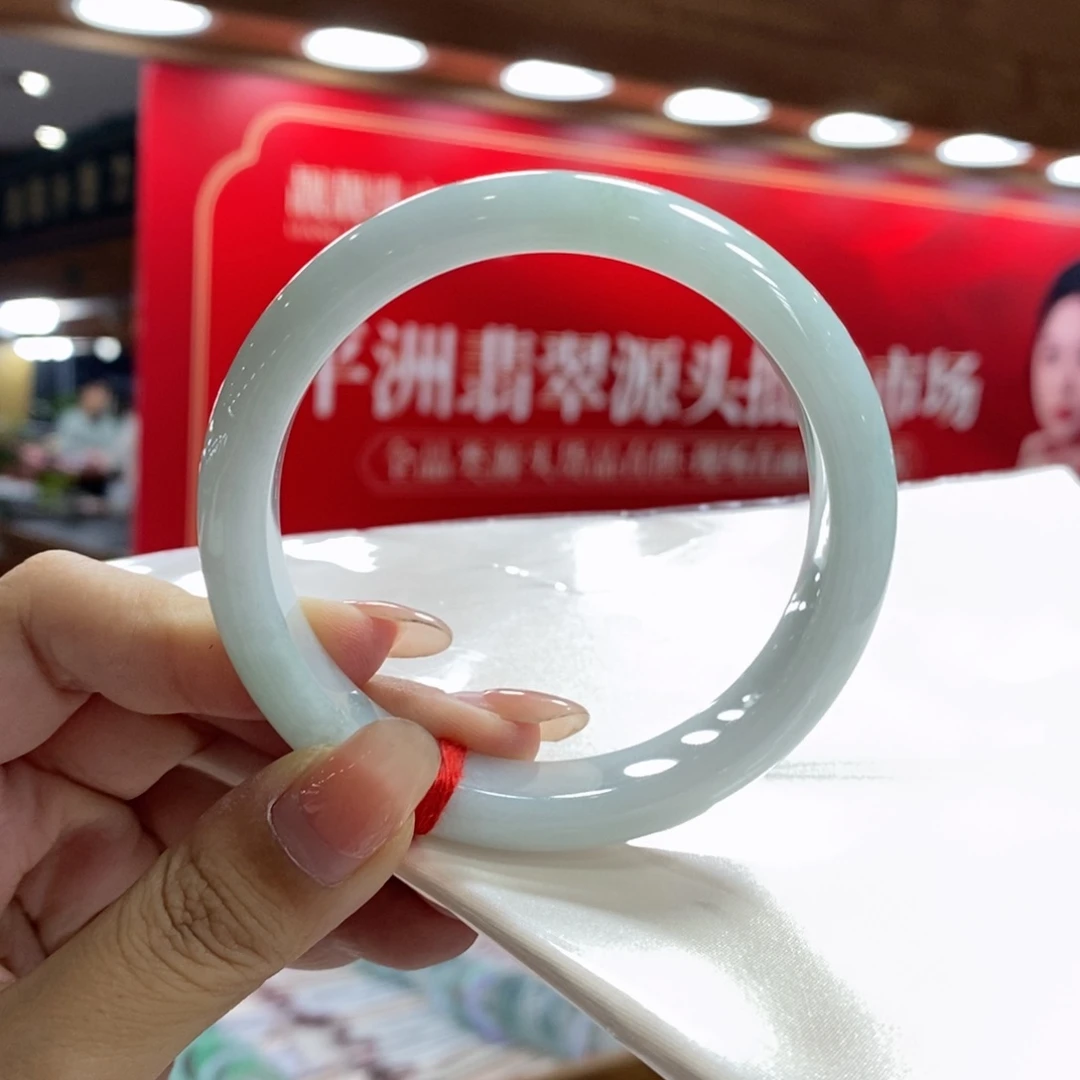 翡翠手镯未镶嵌翡翠