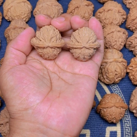 【闪购商品】吊坠文玩核桃心**陈白狮子35