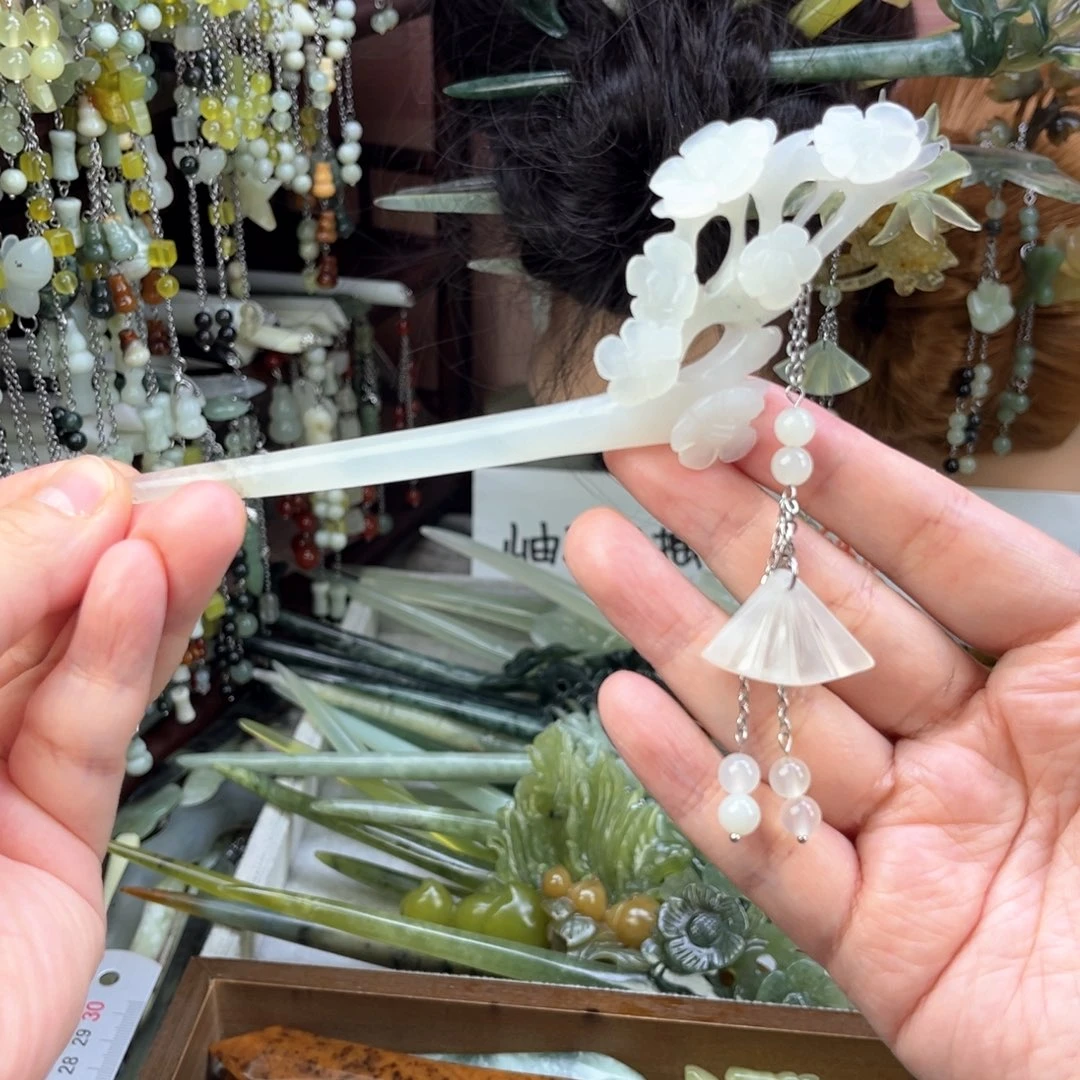 蛇纹石玉发饰未镶嵌总长16左右，可入发长度9左右