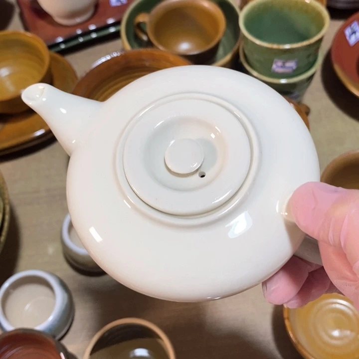 瓷片牙黄瓷手把壶