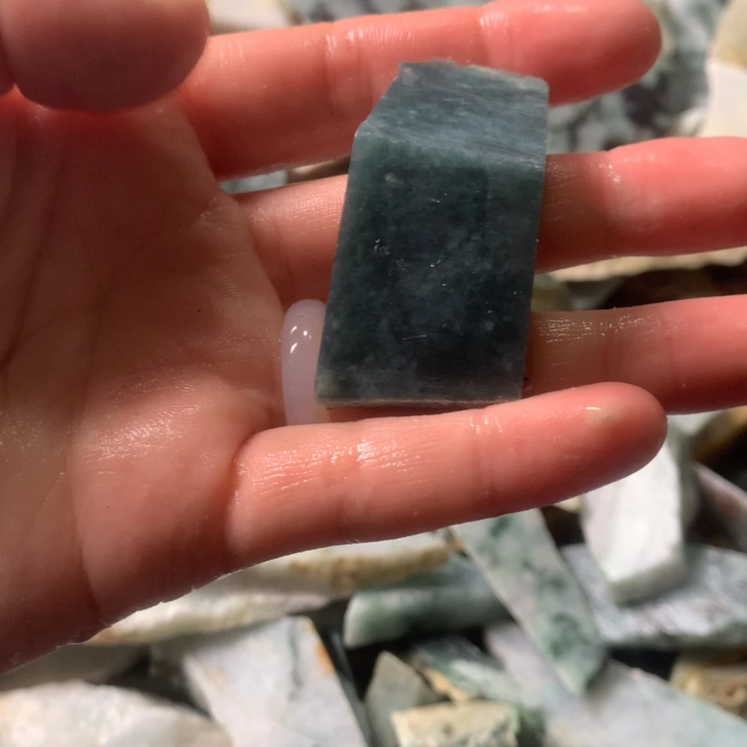 翡翠颈饰未镶嵌缅甸