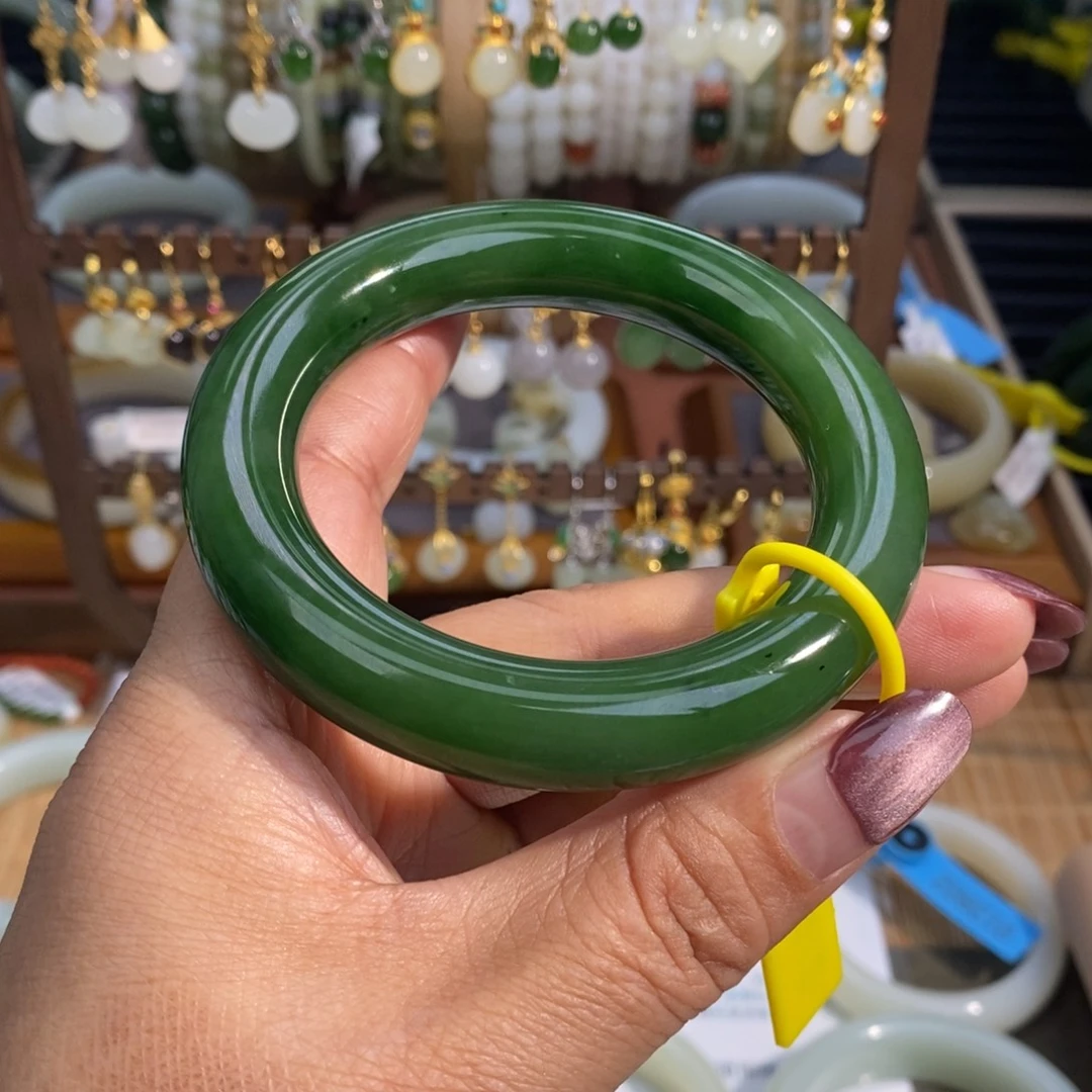 和田玉未镶嵌手镯