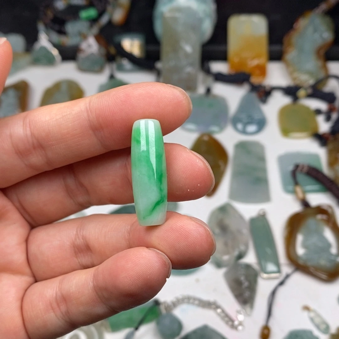 搬***人定制翡翠未镶嵌桶珠