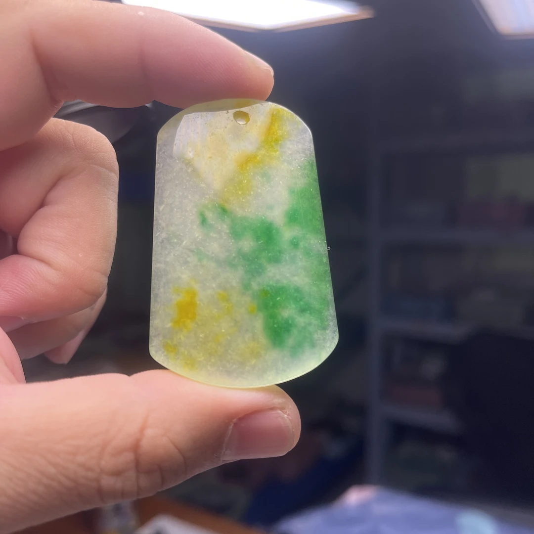 P479 冰黄加绿无事牌吊坠