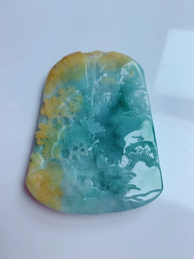 天然翡翠A货黄加绿山水吊坠一件