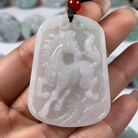 翡翠颈饰未镶嵌马到成功福利