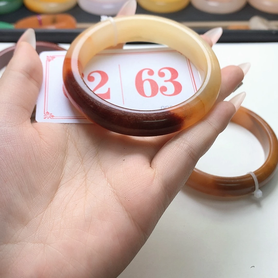 未镶嵌石英质玉（黄龙玉）手镯