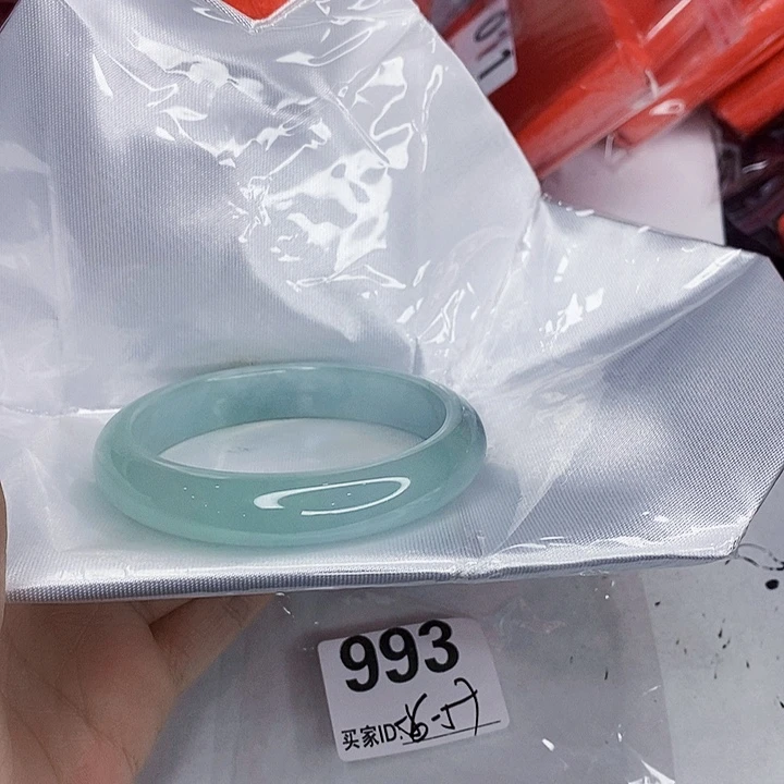翡翠未镶嵌手镯一图一物实物为准（微瑕处理）