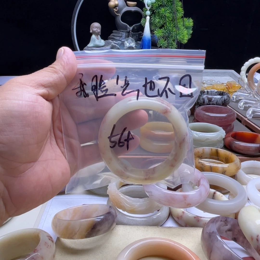 未镶嵌手镯石英质玉（佘太翠）
