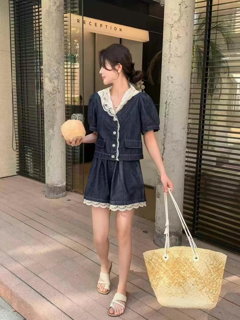 * 丽影 * 夏装新款* 牛仔拼接通花领两件套装短裤 * 时尚轻奢套装