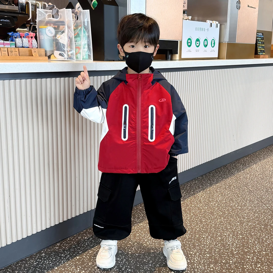 男童外套秋季儿童防风衣服2025新款潮男孩宝宝秋装帅气连帽冲锋衣