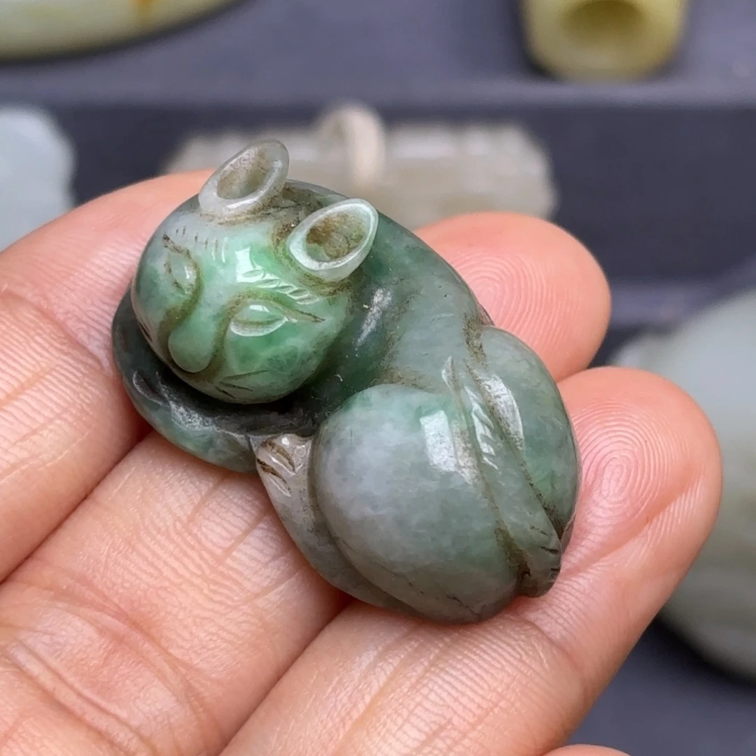 翡翠颈饰未镶嵌山**逢