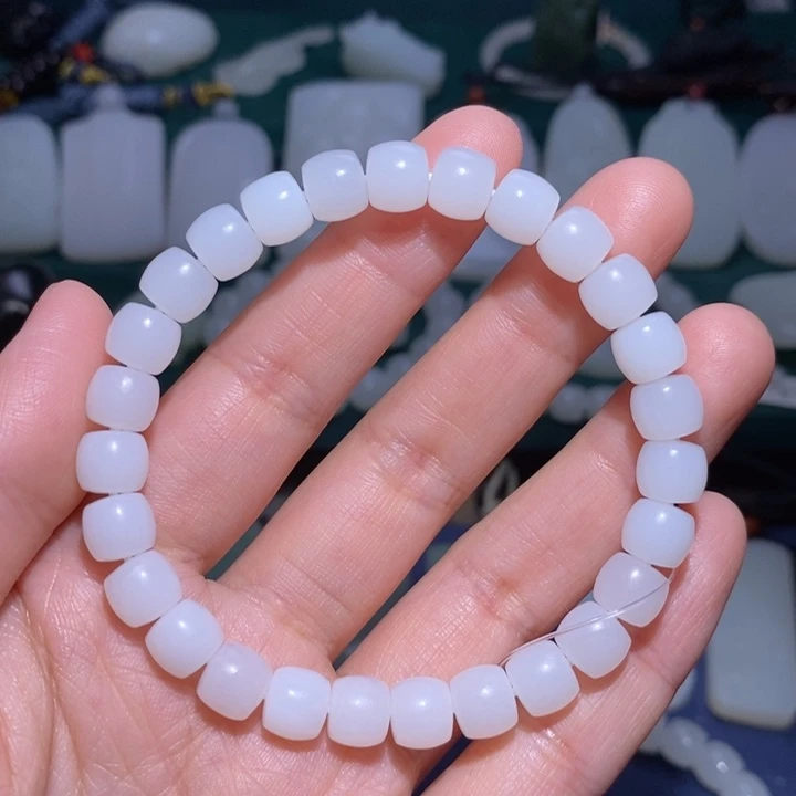 和田玉颈饰未镶嵌卡8