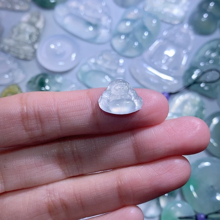 翡翠颈饰未镶嵌佛