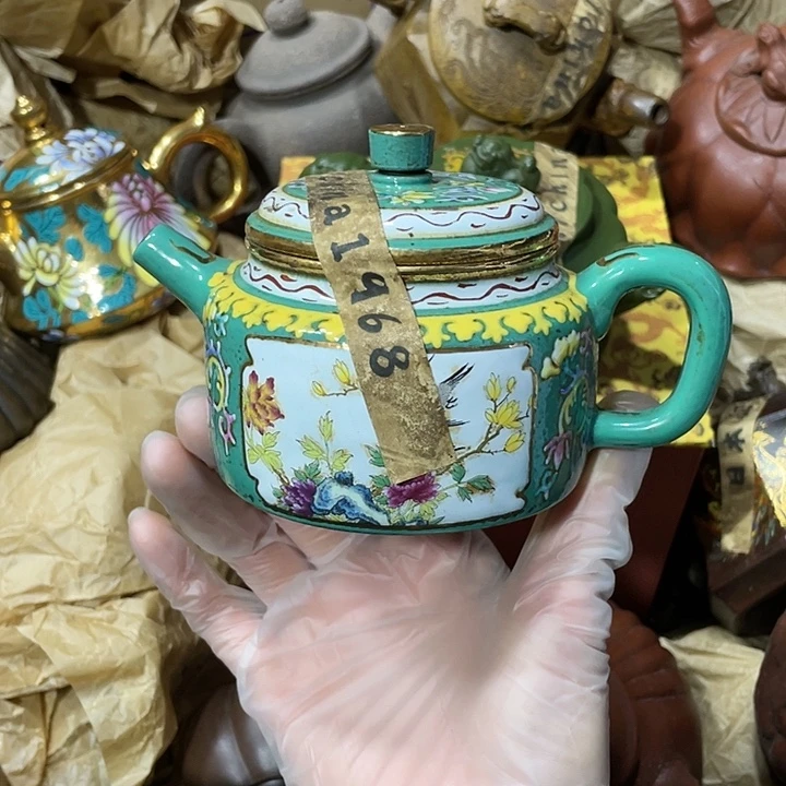 初***变茶壶紫砂原矿泥料，手工制作的一把紫砂壶。