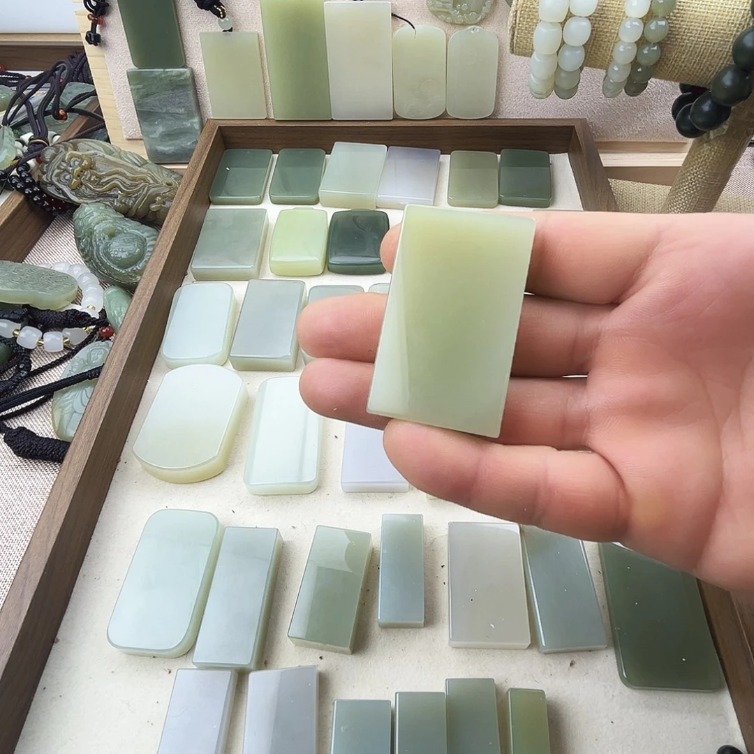 你***人和田玉未镶嵌颈饰