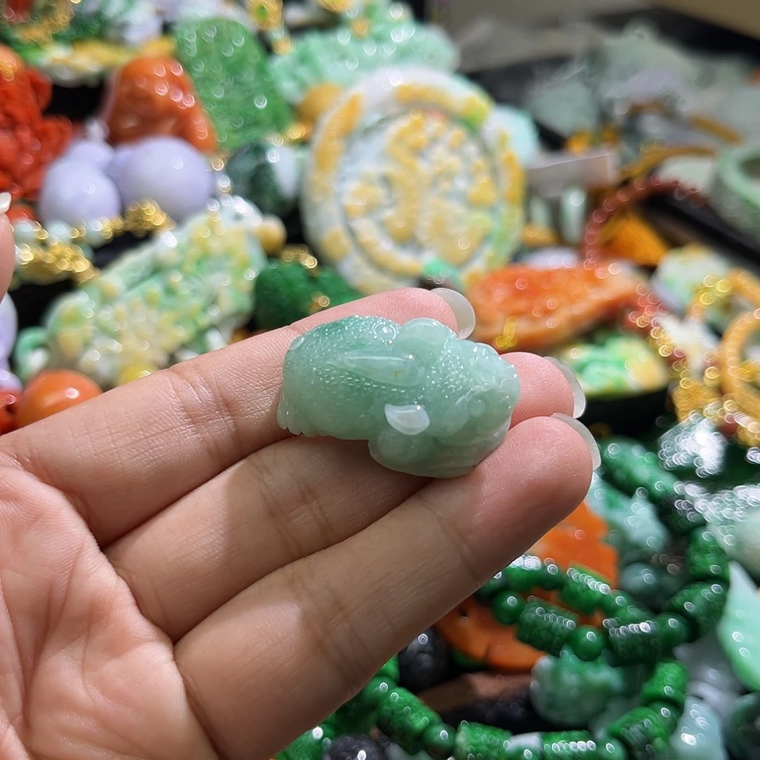 翡翠未镶嵌颈饰待编织
