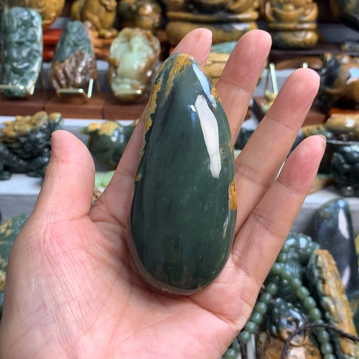 岫岩河磨玉（透闪石质玉）手把件未镶嵌一****年