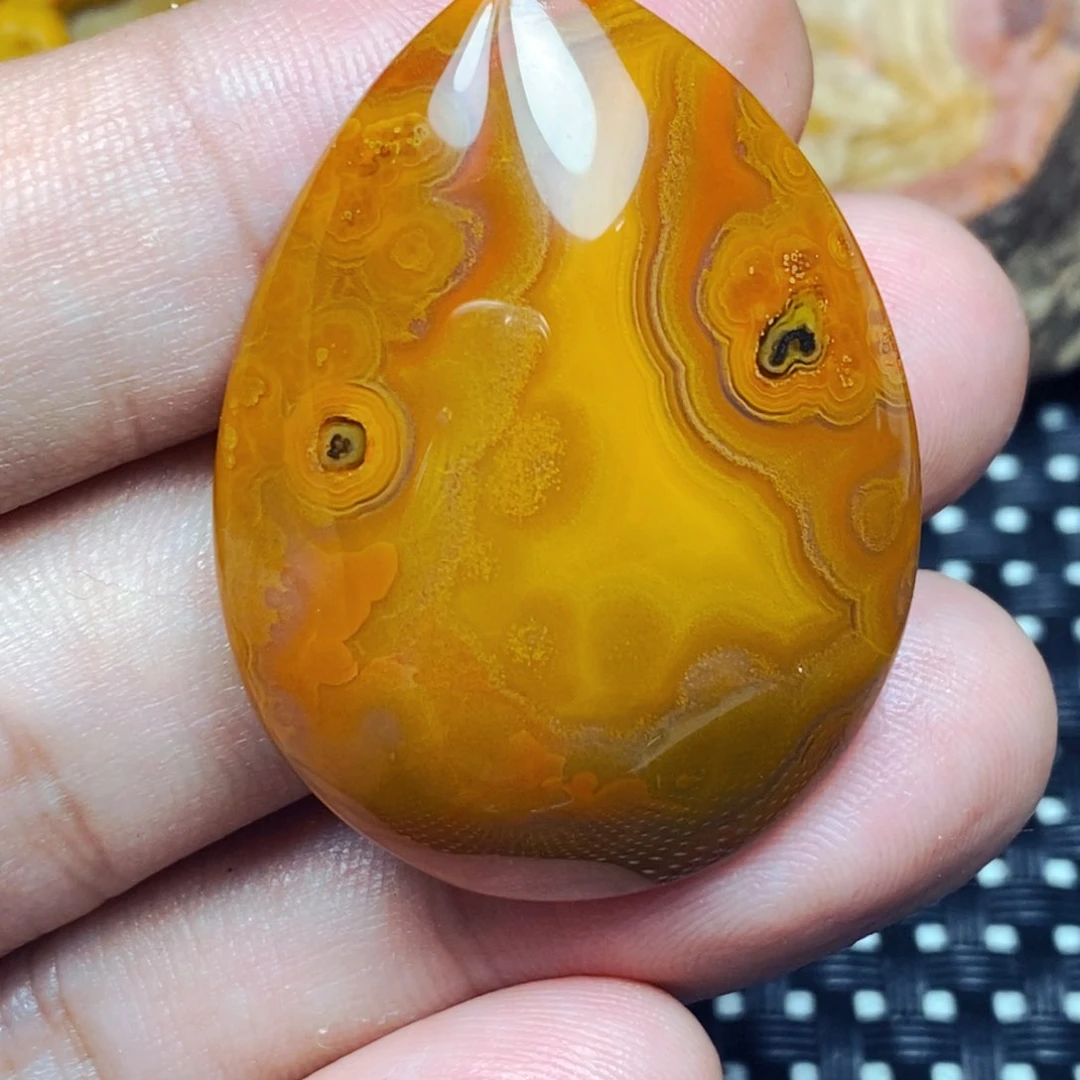 未镶嵌吊坠(不含链)玛瑙/玉髓卧****?