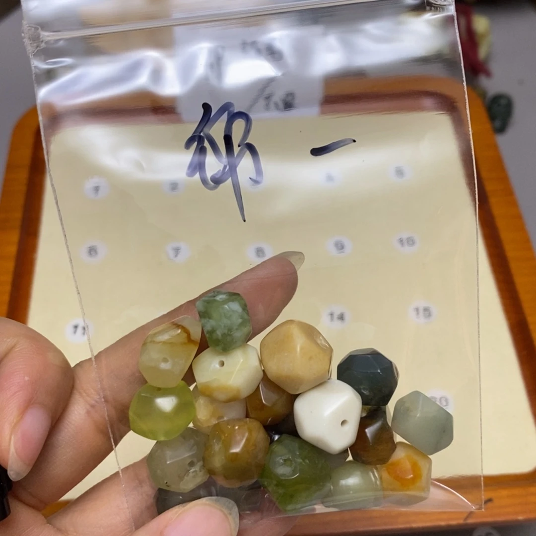 蛇纹石玉合金配饰锦*