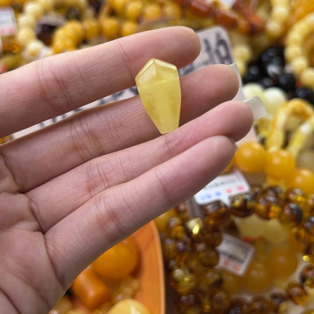 琥珀珠宝奇石未镶嵌