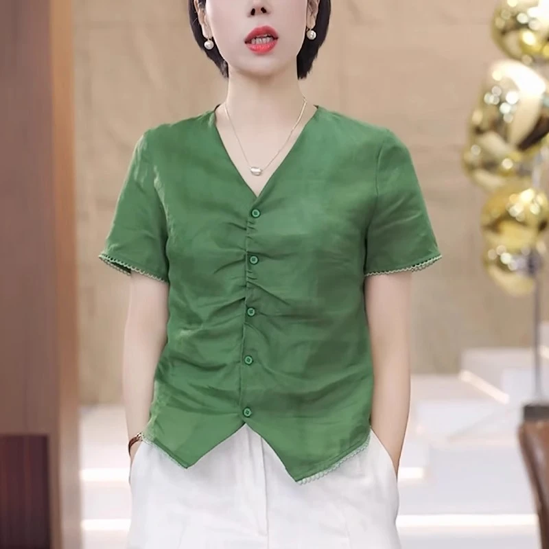 绿色V领衬衫女短袖2025夏季新款高级感洋气减龄休闲显瘦开衫上衣