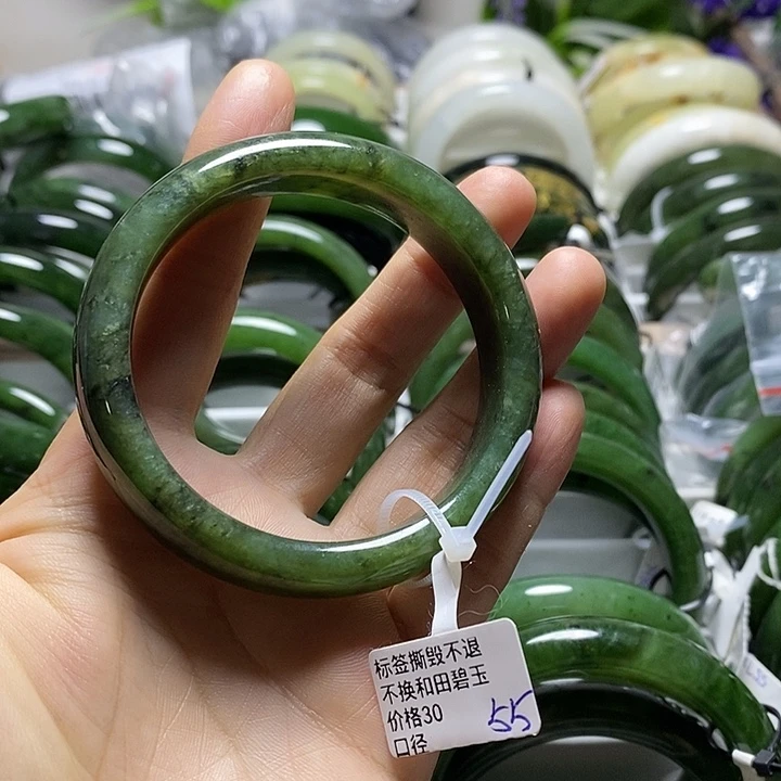 和田玉（碧玉）手镯未镶嵌正圈55有瑕
