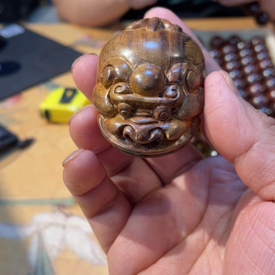 t***儿黄花梨/降香黄檀雕刻癖犰