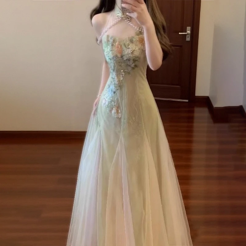 法式绿色蕾丝挂脖吊带连衣裙女夏季新款海边度假独特漂亮绝美长裙