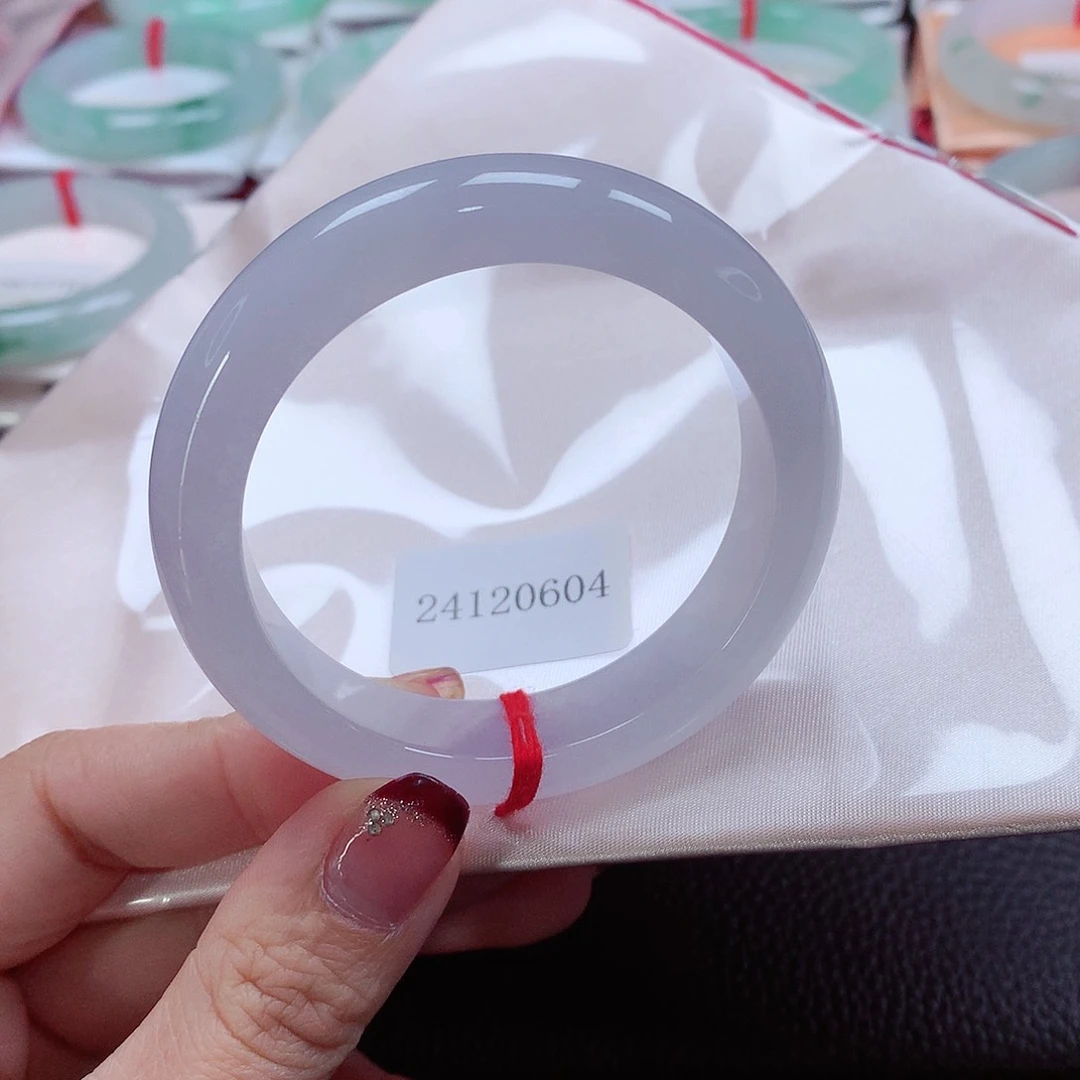 翡翠手镯未镶嵌天然A货翡翠