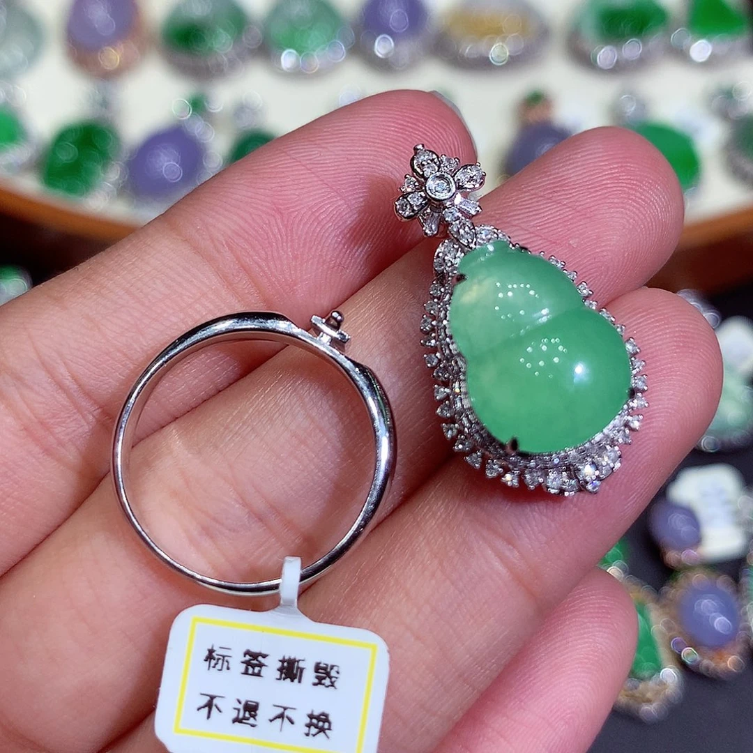 翡翠吊坠(不含链)18K金镶嵌