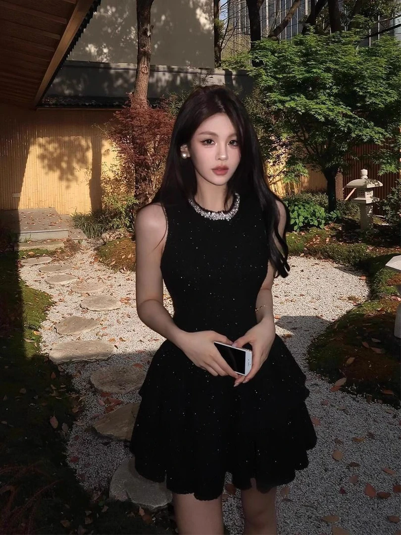 法式小香风黑色细闪无袖连衣裙名媛气质收腰生日甜美可爱风格衣服