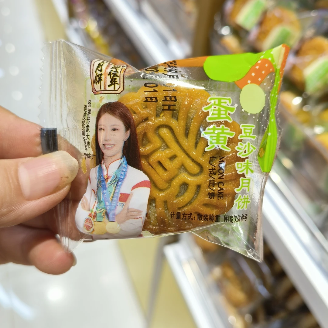 月饼，中秋小蛋黄月饼火爆热销中