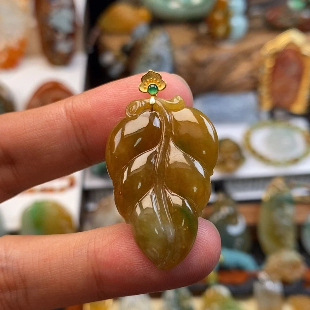 翡翠18K金镶嵌颈饰缅甸天然翡翠金镶叶子