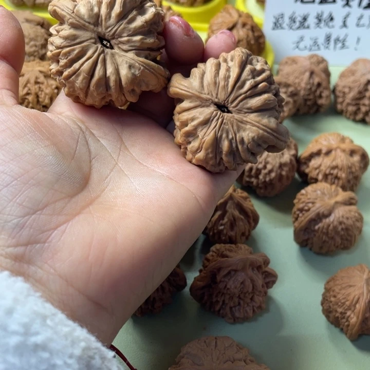 换***季手把件原树核桃龙顶