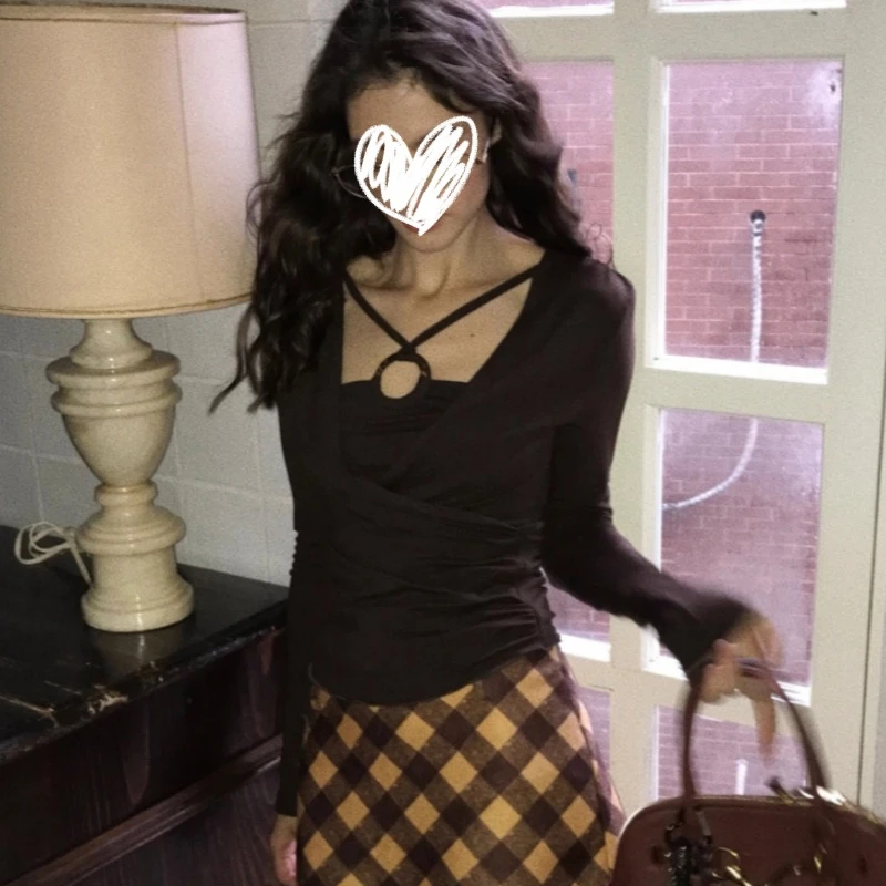 6-8运补2025年秋季新款美式复古法式挂脖串珠荡领长袖恤修身显瘦