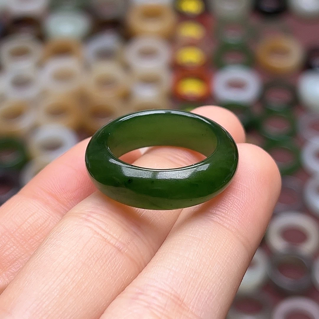 笑***哈和田玉未镶嵌戒指