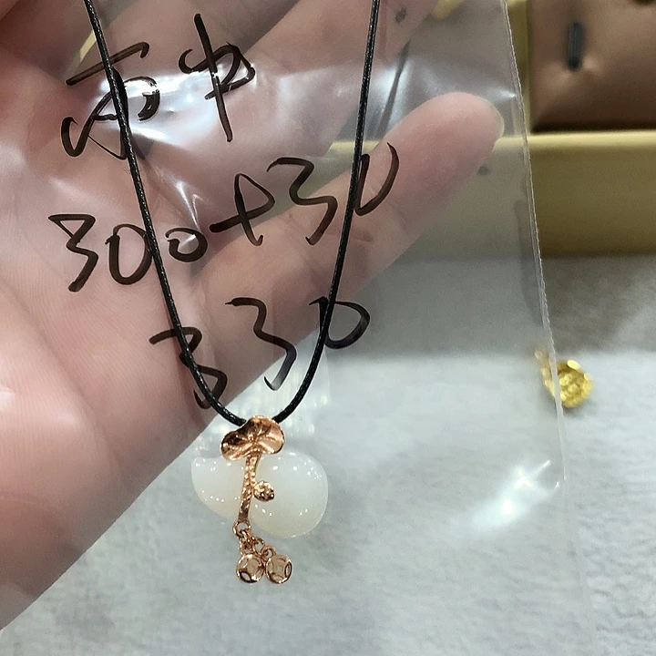 和田玉银S925镶嵌颈饰雨***蝶