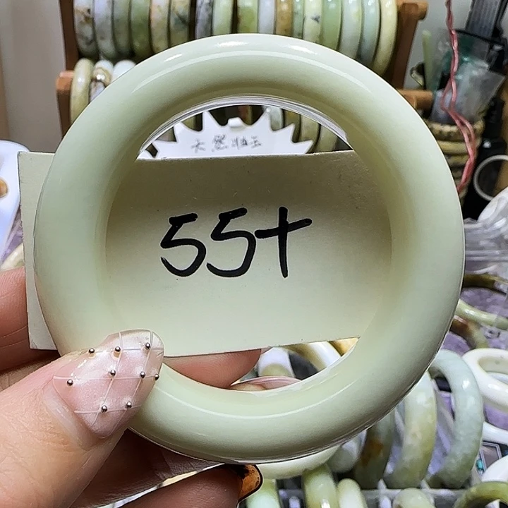 透闪石-蛇纹石玉未镶嵌手镯