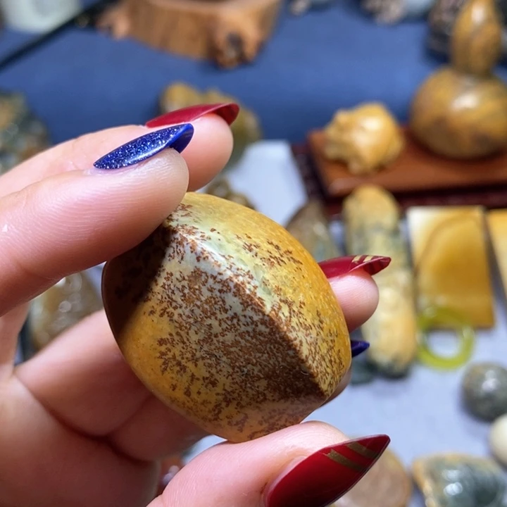 岫岩河磨玉（透闪石质玉）勒子未镶嵌