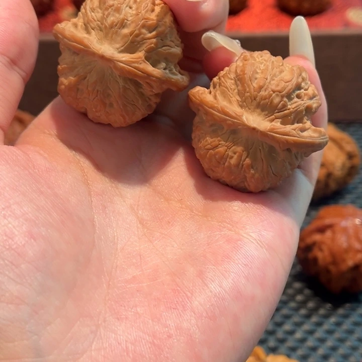 依***凡吊坠文玩核桃血麒麟