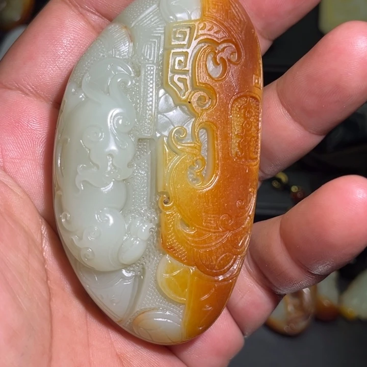 禾***和田玉未镶嵌颈饰